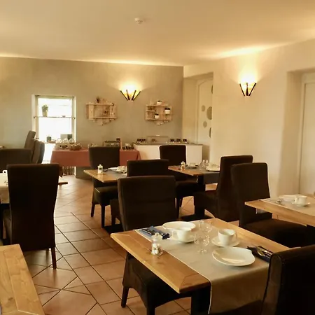 Le Quatorze Hotell